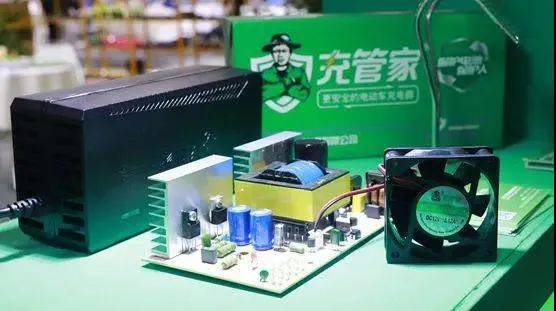 敞開胸膛亮硬件 更安全的充管家充電器，連小零件都來自上市公司